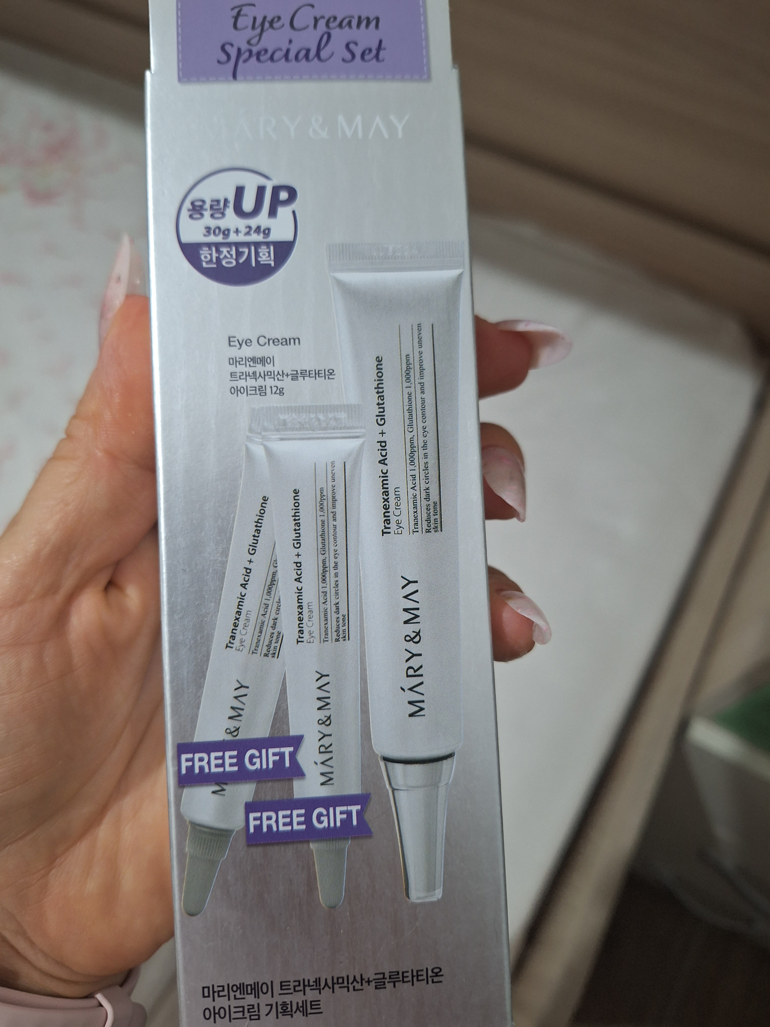 glutathione eye cream special set  Brighten up tired eyes with Mary & May Cream. Formulated with glutathione + niacinamide, it helps reduce dark circles, fine lines, and dullness around the eye area  eye area smoother Mary&May Glutathione Eyecream Special Set(