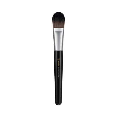 [Studio17] Кисть для нанесения тонального средства Foundation Brush 823 1шт.
