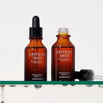 [shaishaishai] Сыворотка для ровного тона Caffeine Shot Blemish Toning Serum 30мл