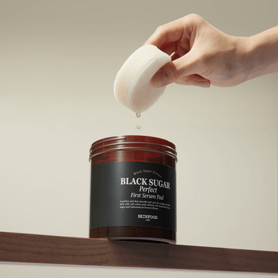 [Skinfood] Пэды для гладкости и сияния кожи Black Sugar Perfect First Serum Pad 60шт