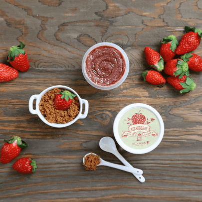 [Skinfood] *renewal* Маска-скраб Black Sugar Strawberry Wash off 100г